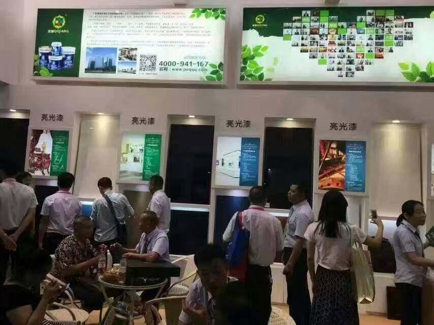 漆強(qiáng)在廣州建博會(huì)現(xiàn)場(chǎng)