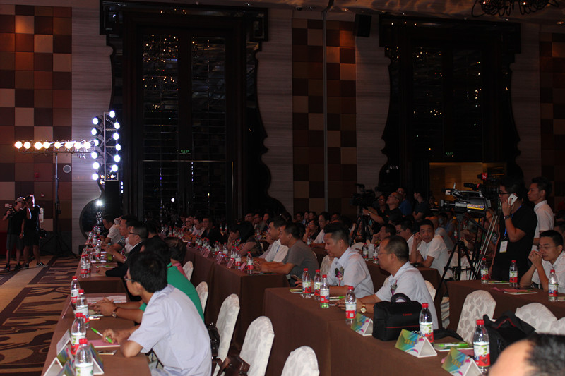 漆強化工&ldquo;彎道超車&rdquo;主題招商會現(xiàn)場