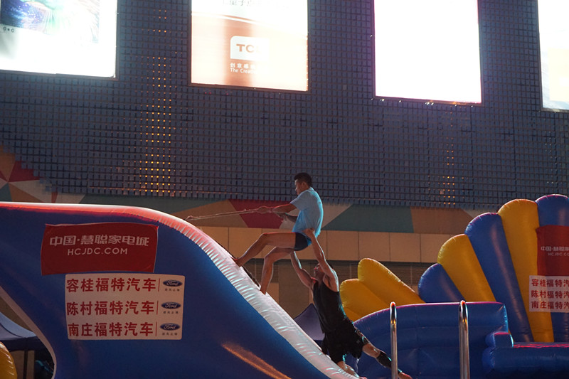 漆強化工劉炬參加上水沖關