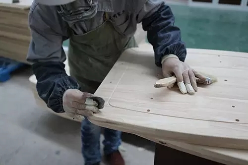 漆強化工_水性漆施工_打磨