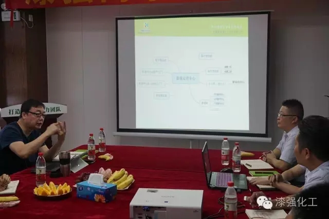 王鵬輝老師認真為漆強品牌的發展把脈診斷