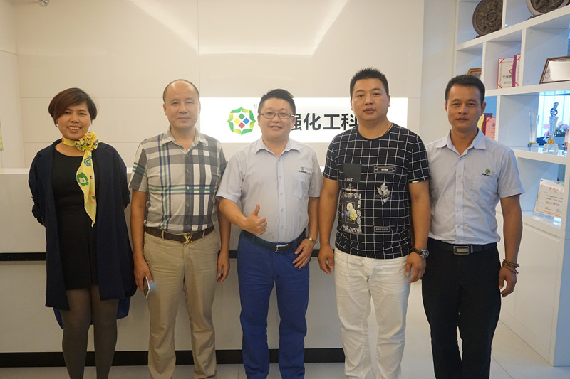 漆強化工張總和湖南商會家具協會李會長一行人合影