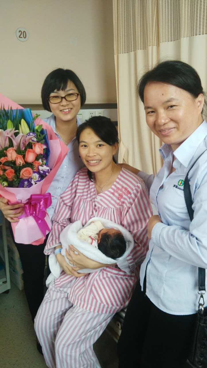 傳遞愛，漆強化工關心員工合影