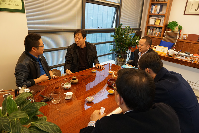 天津?qū)殬菲鲄强傄恍腥松W臨漆強(qiáng)化工水性漆生產(chǎn)廠家考察指導(dǎo)