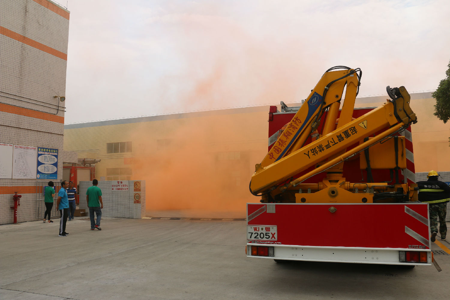 漆強化工消防演練 (1)